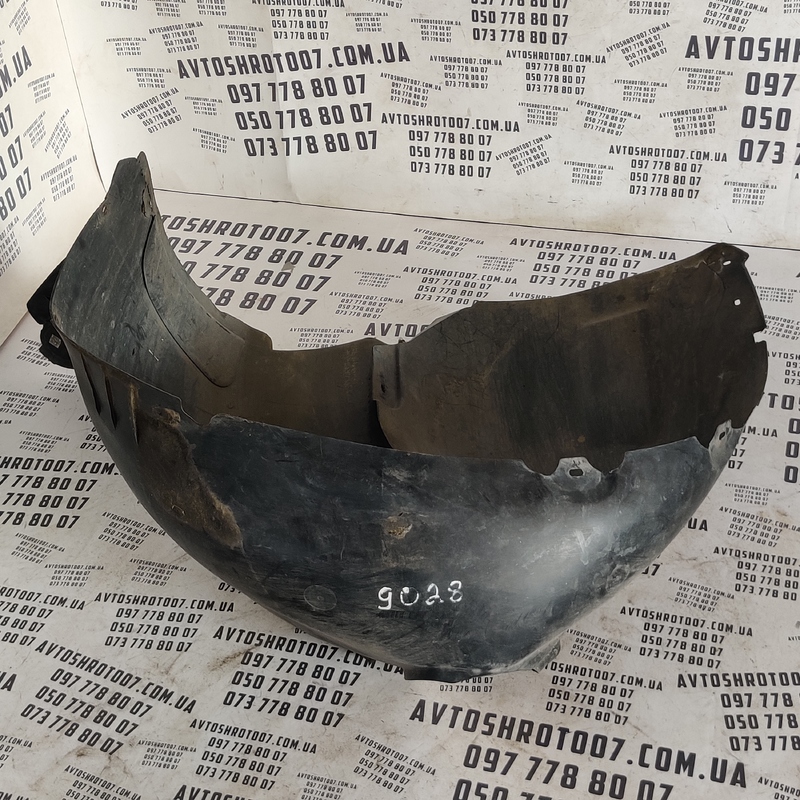 Підкрилок VW Passat B8 USA 16-19 перед. прав. OEM 561805912f