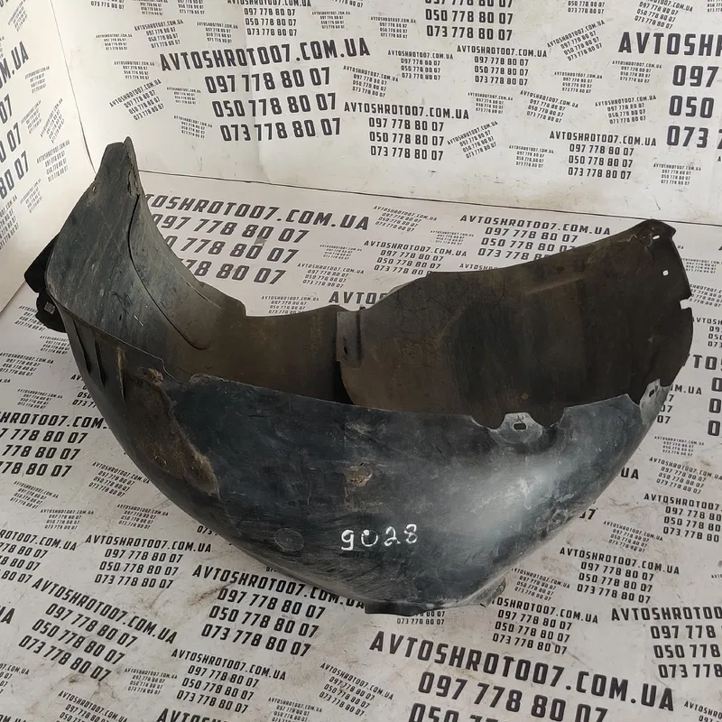 Підкрилок VW Passat B8 USA 16-19 перед. прав. OEM 561805912f