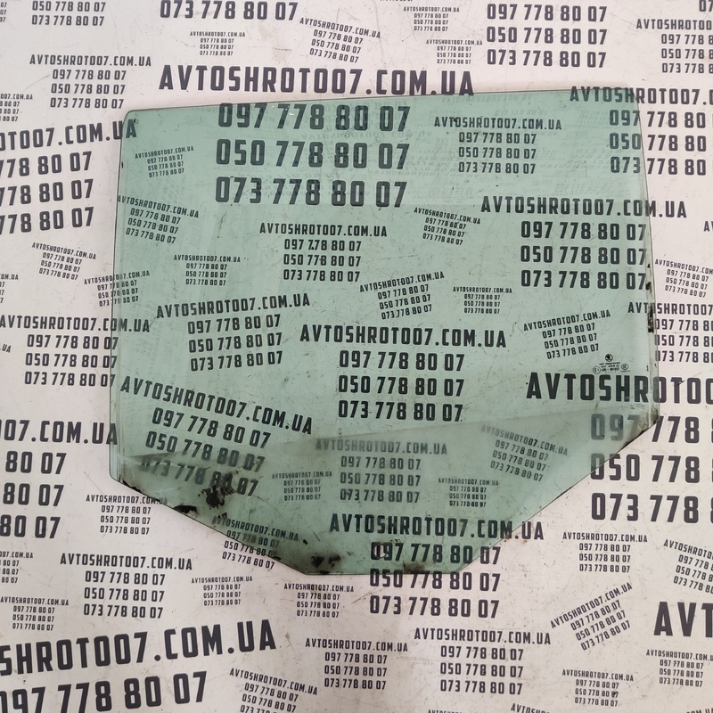 Скло дверей Skoda Fabia 2 (07-14) заднє ліве OEM 43r001057