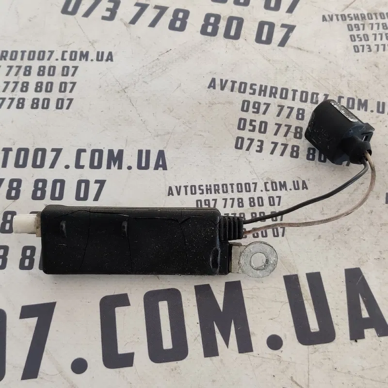 Підсилювач антени Audi Q7 4L (05-15) 3.6 Бенз OEM 4L0035225
