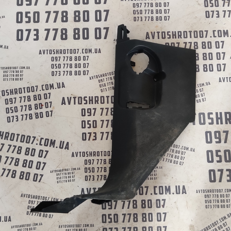 Накладка салону Audi Q7 (05-15) 3.6Б перед ліва 98144043ZD
