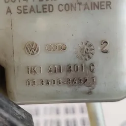 Бачок гальмівного циліндра VW Jetta (10-18) OEM 1K1611301C фото 5