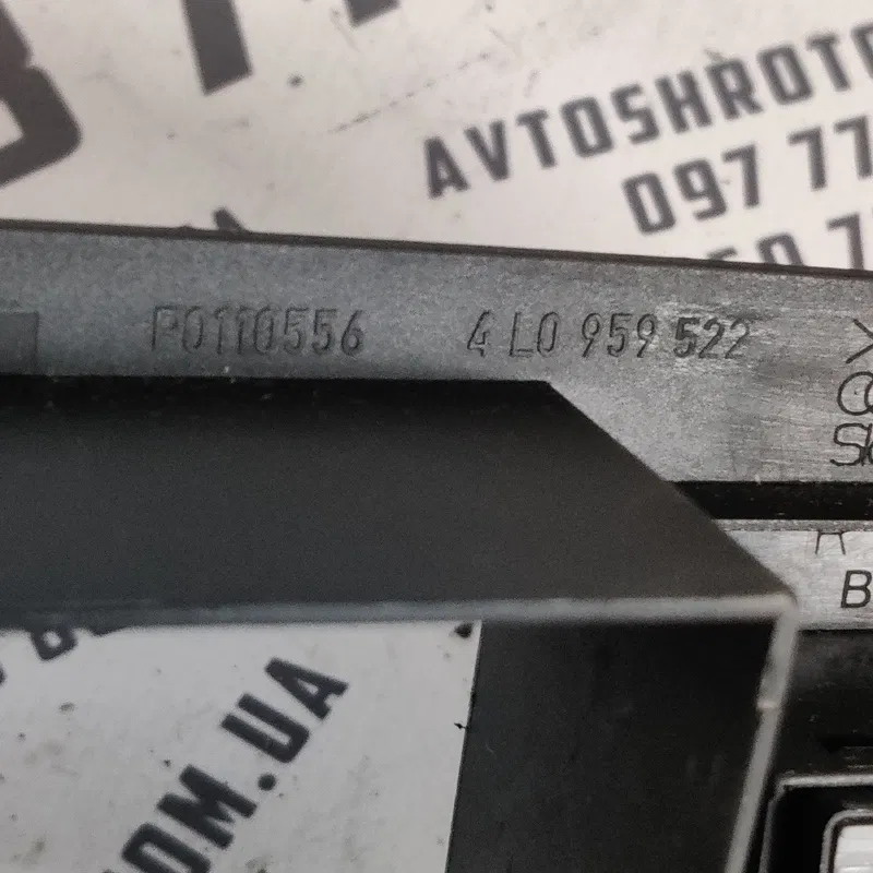 Ручка внутр. Audi Q7 4L 05-15 3.6Б зад.права OEM 4M1864037