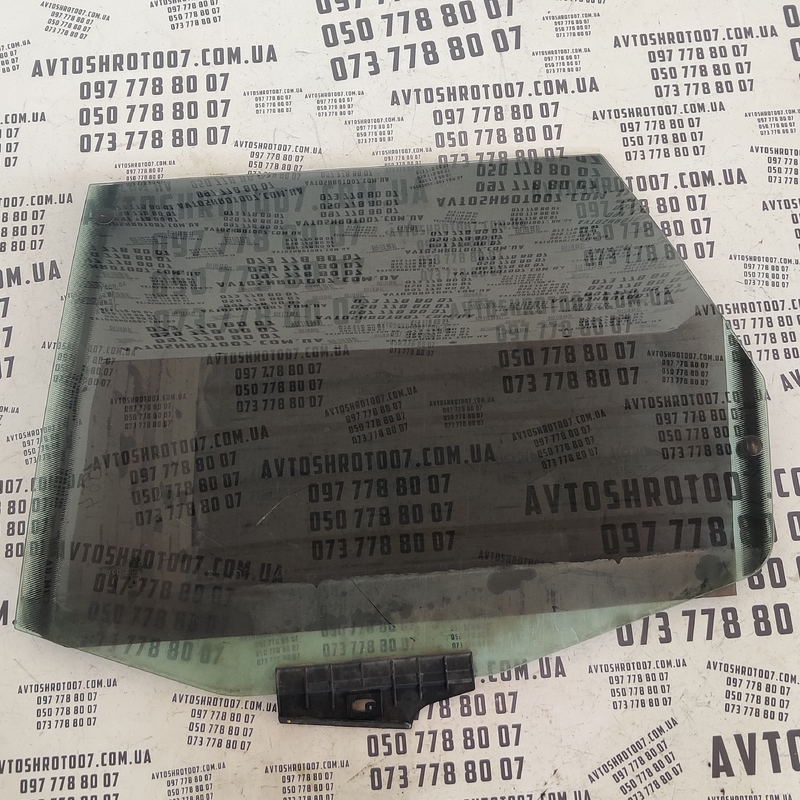 Скло дверей Audi A6 C4 (94-97) задня ліва OEM 4a0837571