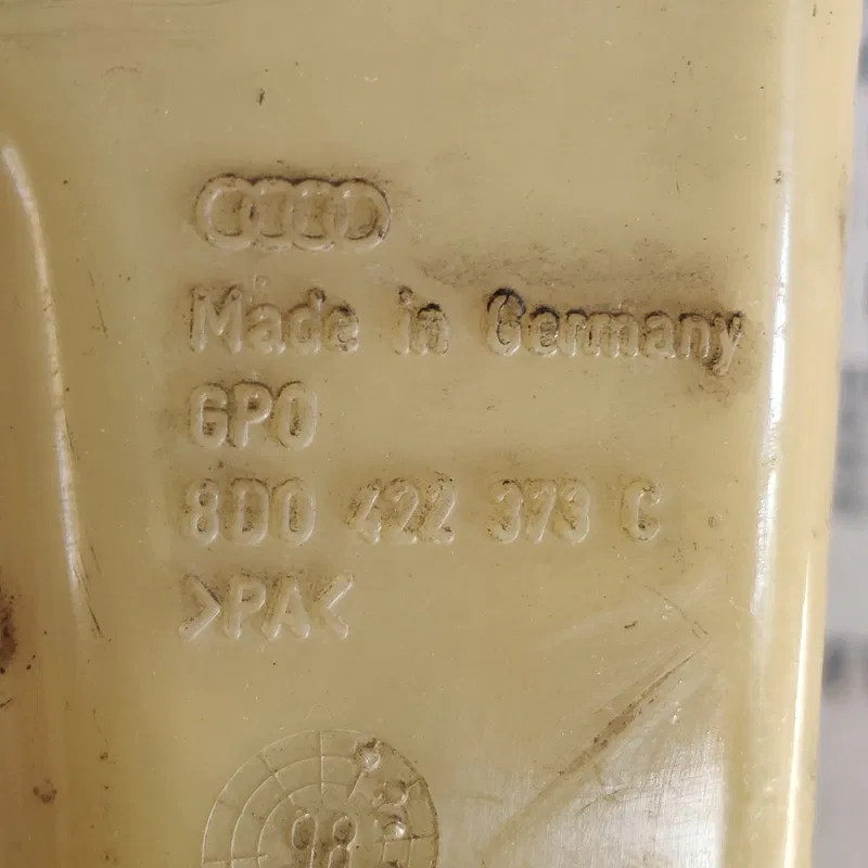 Бачок насосу ГУР Volkswagen Passat B5 (96-05) OEM 8D0422373C