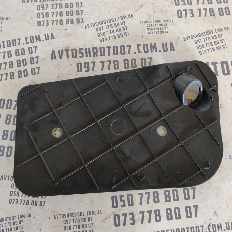 Заглушка двері Audi Q7 4L 05-15 3.6Б перед лів OEM 4L0837915