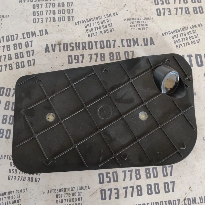Заглушка двері Audi Q7 4L 05-15 3.6Б перед лів OEM 4L0837915