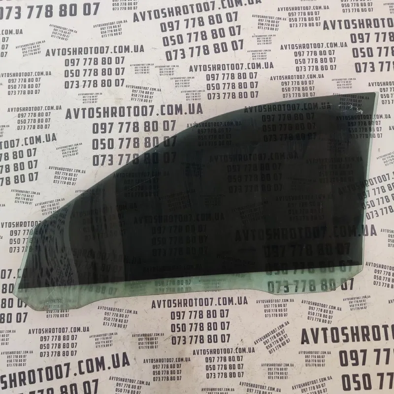 Скло дверей переднє праве Opel Vectra C (02-08) 43r007023