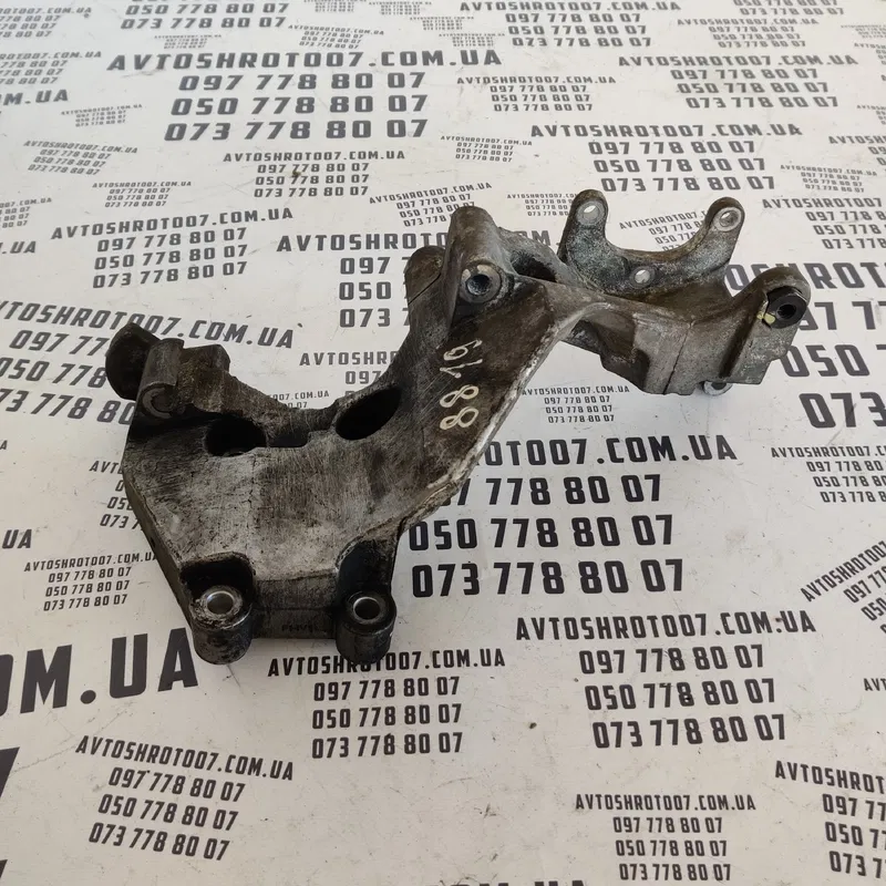 Кронштейн компресора Kia Sorento 2 09-14 2.2D OEM 252852F000