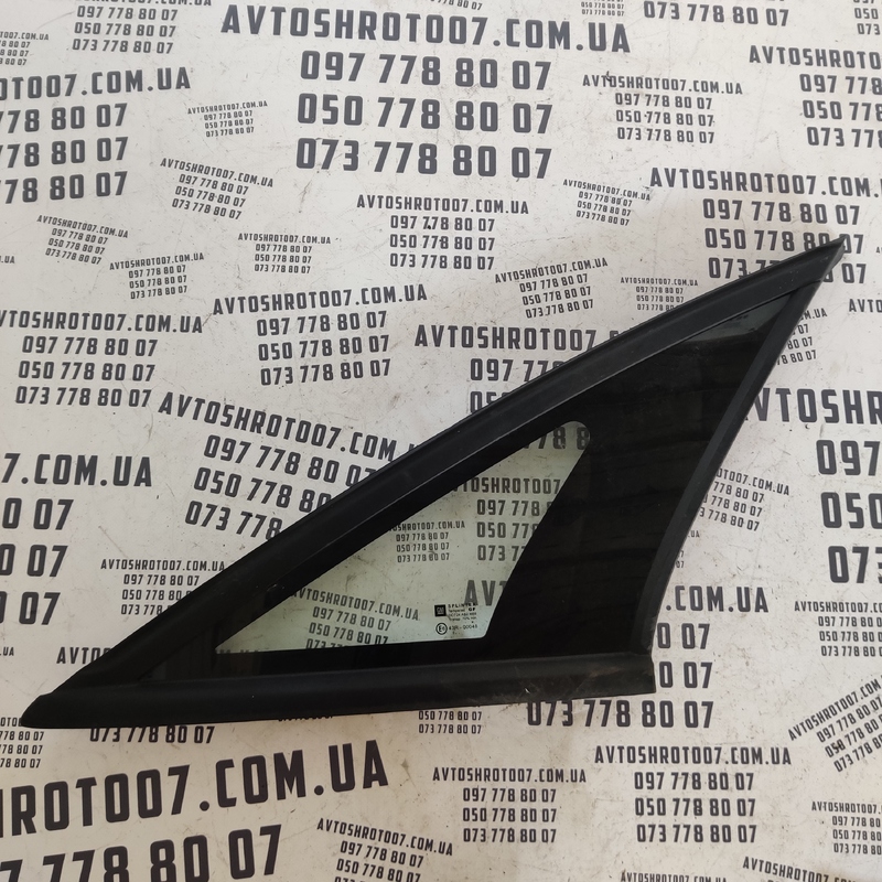 Кузовне скло Opel Vectra C (02-08) заднє праве OEM 13137871