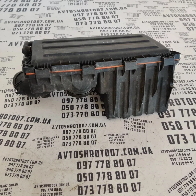 Корпус повітряного фільтра Skoda Rapid 036183f