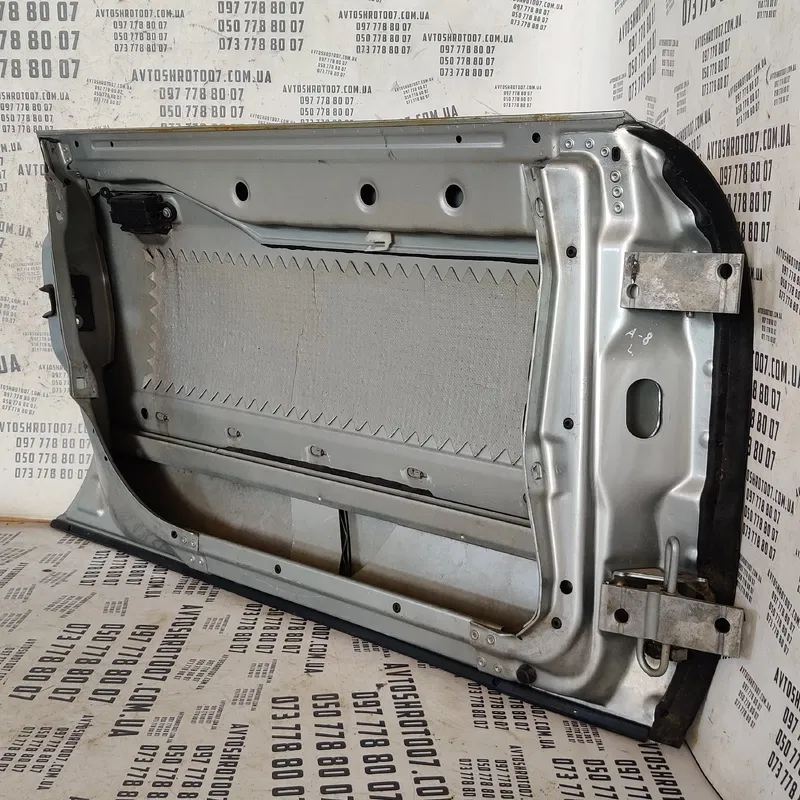 Двері передні ліві Audi A8 D2 (94-02) 8D0837207A