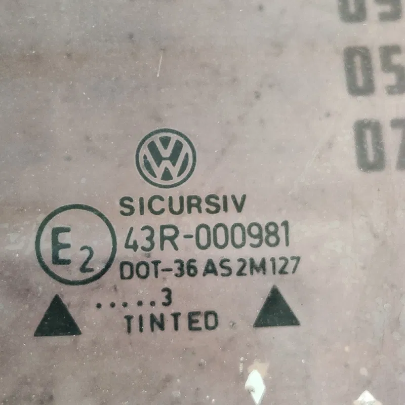 
Скло дверей VW Passat B3 (88-93) заднє ліве OEM 357839571