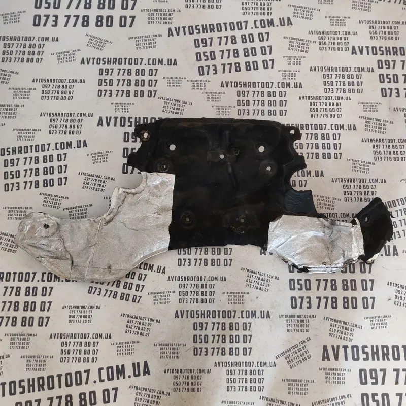 Накладка зовнішня Audi Q7 4L (05-15) 3.6 Бенз OEM 4L0863983