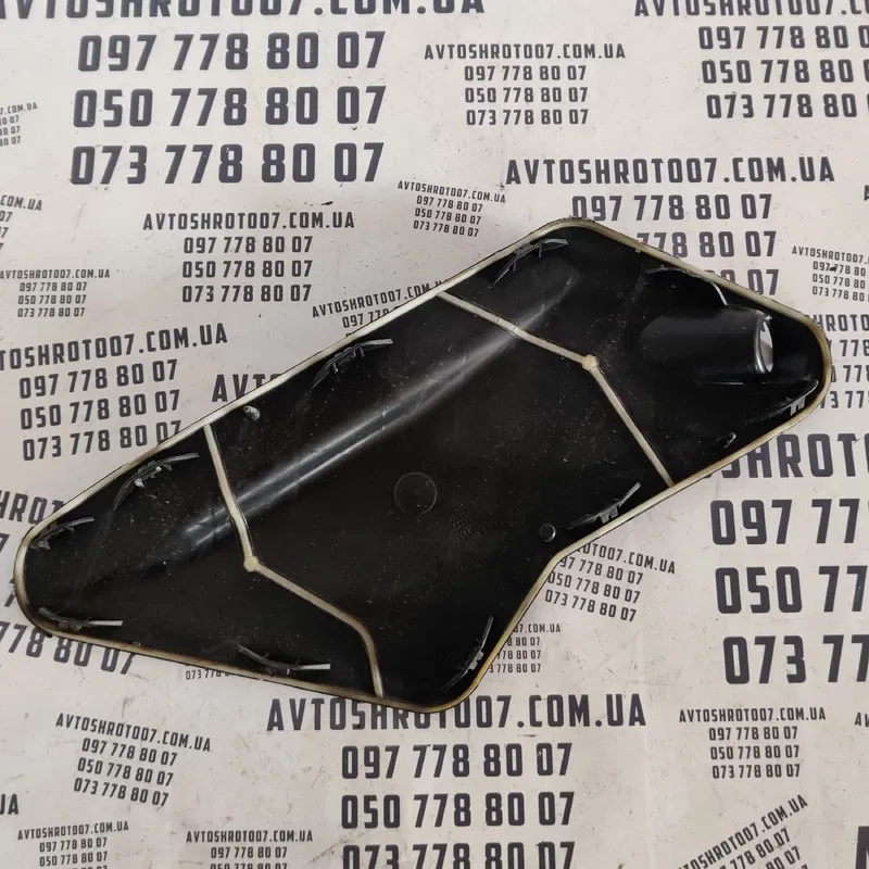 Заглушка Audi Q7 (05-15) 3.6 бенз ліва задня OEM 4L0839915A