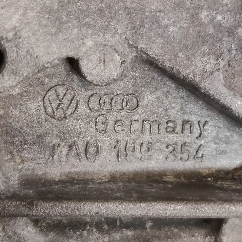 Кронштейн двигуна Audi A6 C4 (94-97) OEM 4A0199354