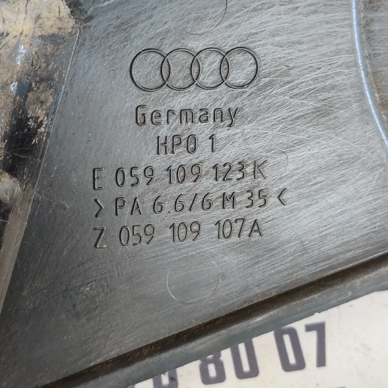 Кришка двигуна VW Passat B5 (96-05) 2.5 Дизель e059109123k