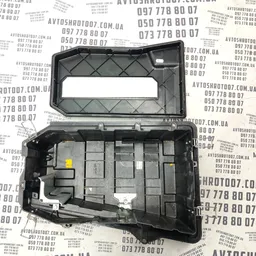 
Кришка акумулятора Audi Q7 4L 05-15 3.6 Бенз OEM 7l0864643b фото 6