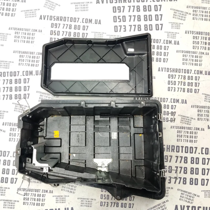 
Кришка акумулятора Audi Q7 4L 05-15 3.6 Бенз OEM 7l0864643b
