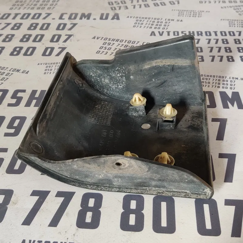 Накладка порога Audi Q7 4L (05-15) 3.6 ліва OEM 4L0854959