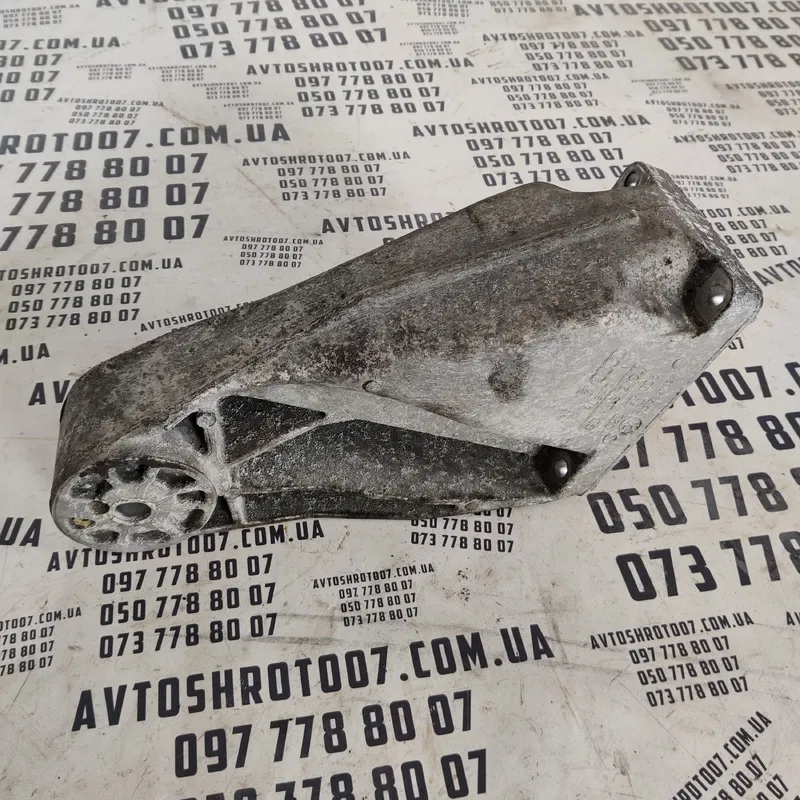 Кронштейн двигуна Audi Q7 4L 05-15 3.6 Бензин OEM 022199308