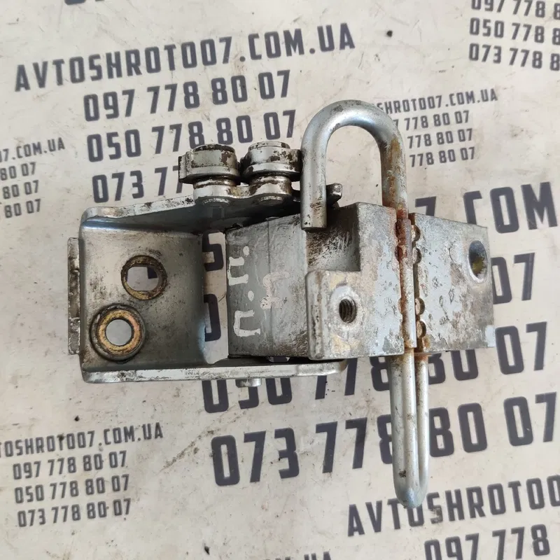 Завіса Audi A4 B5 (94-01) передня права нижня OEM 8D0831412A