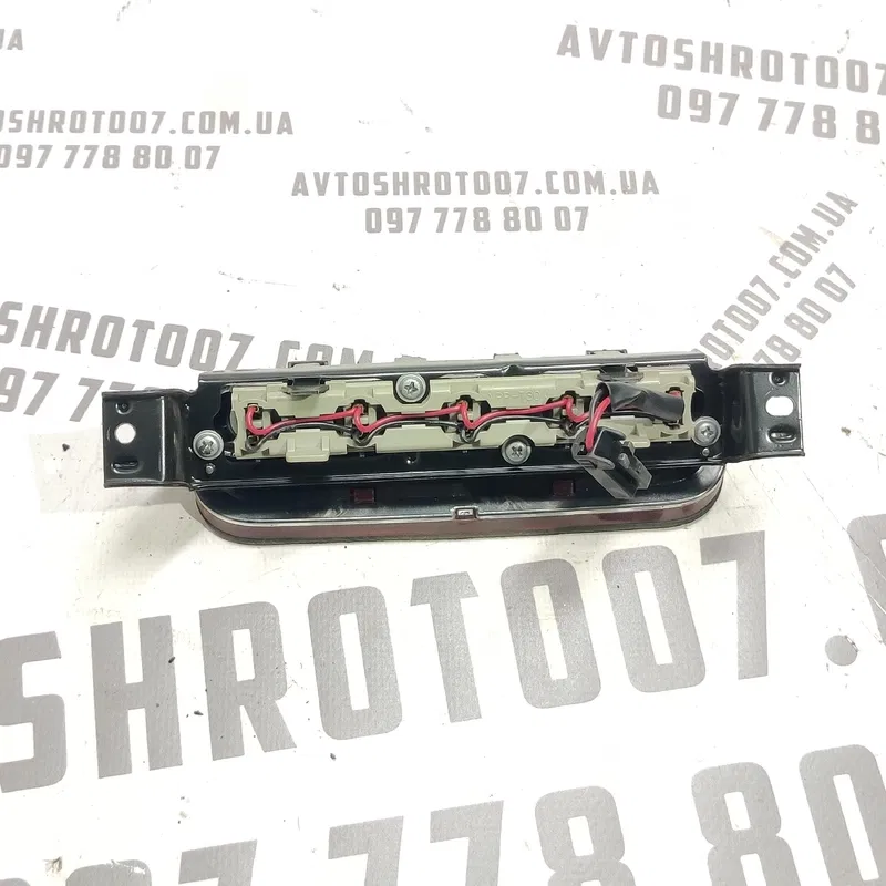 Стоп-сигнал Kia Sorento 1 (02-09) 2.5 CRDi верх OEM 927003e0