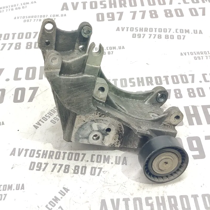 Кронштейн генератора Peugeot 807 02-14 2.2HDI OEM 9643834880