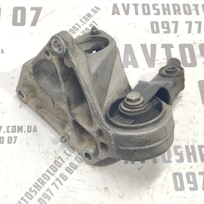 Кронштейн Peugeot 807 02-14 2.2 HDI права ниж OEM 1484797080