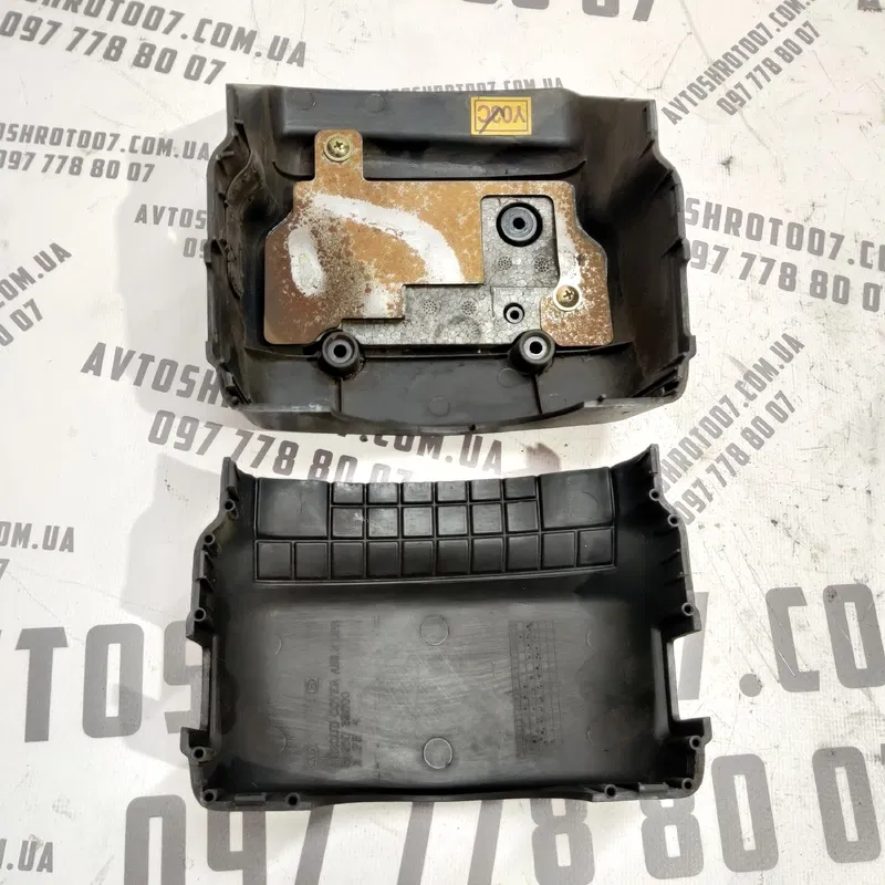 Кожух рульової колонки Kia Sorento 1 (02-09) 2.5 CRDi Дизель