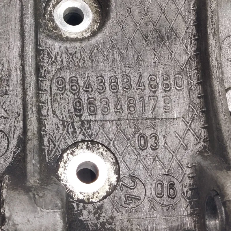 Кронштейн генератора Peugeot 807 02-14 2.2HDI OEM 9643834880
