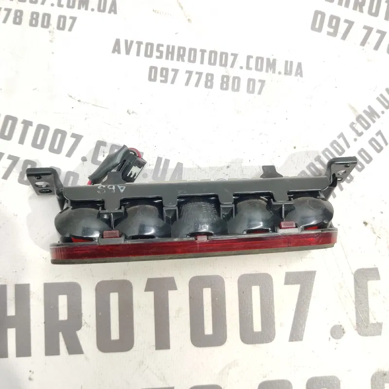 Стоп-сигнал Kia Sorento 1 (02-09) 2.5 CRDi верх OEM 927003e0