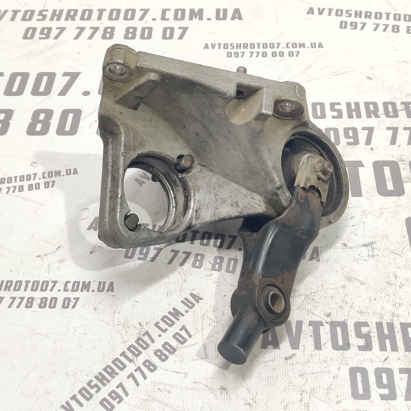 Кронштейн Peugeot 807 02-14 2.2 HDI права ниж OEM 1484797080