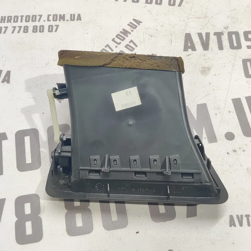 Дефлектор Peugeot 807 (02-14) 2.2 HDI правий OEM 1484108077