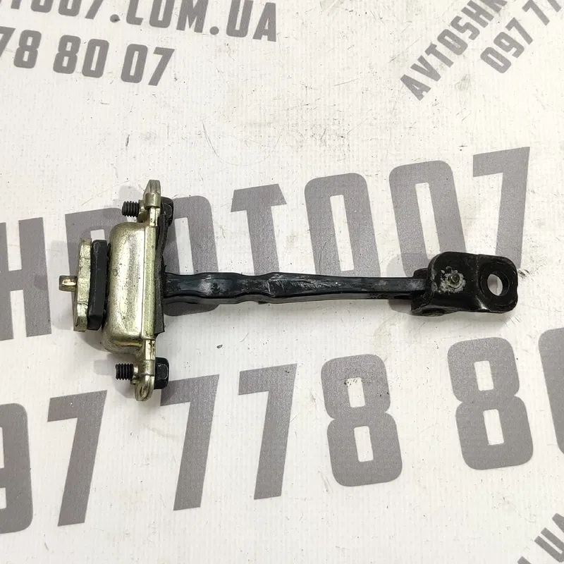 Обмежувач дверей Kia Sorento 1 (02-09) 2.5 CRDi перед. прав.