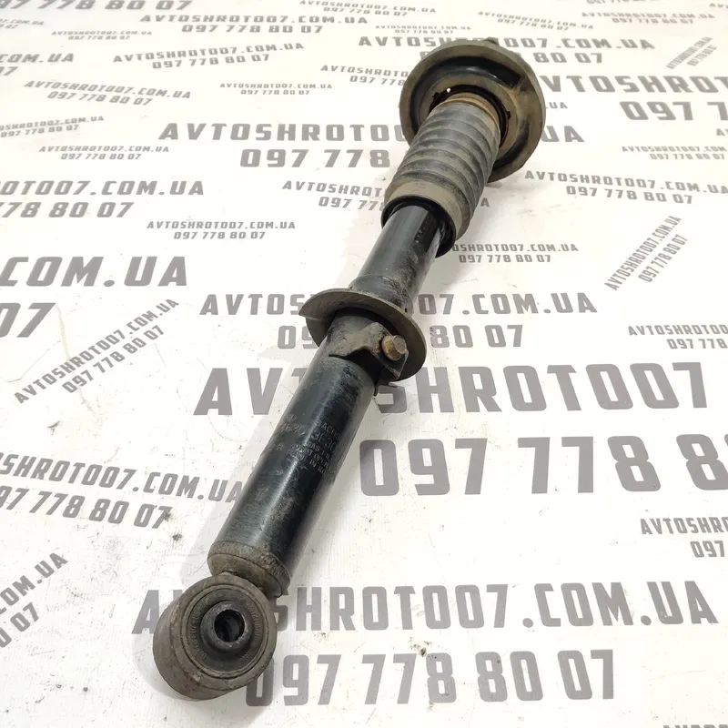 Амортизатор Kia Sorento 02-09 2.5D пер. лів. OEM 546303e300