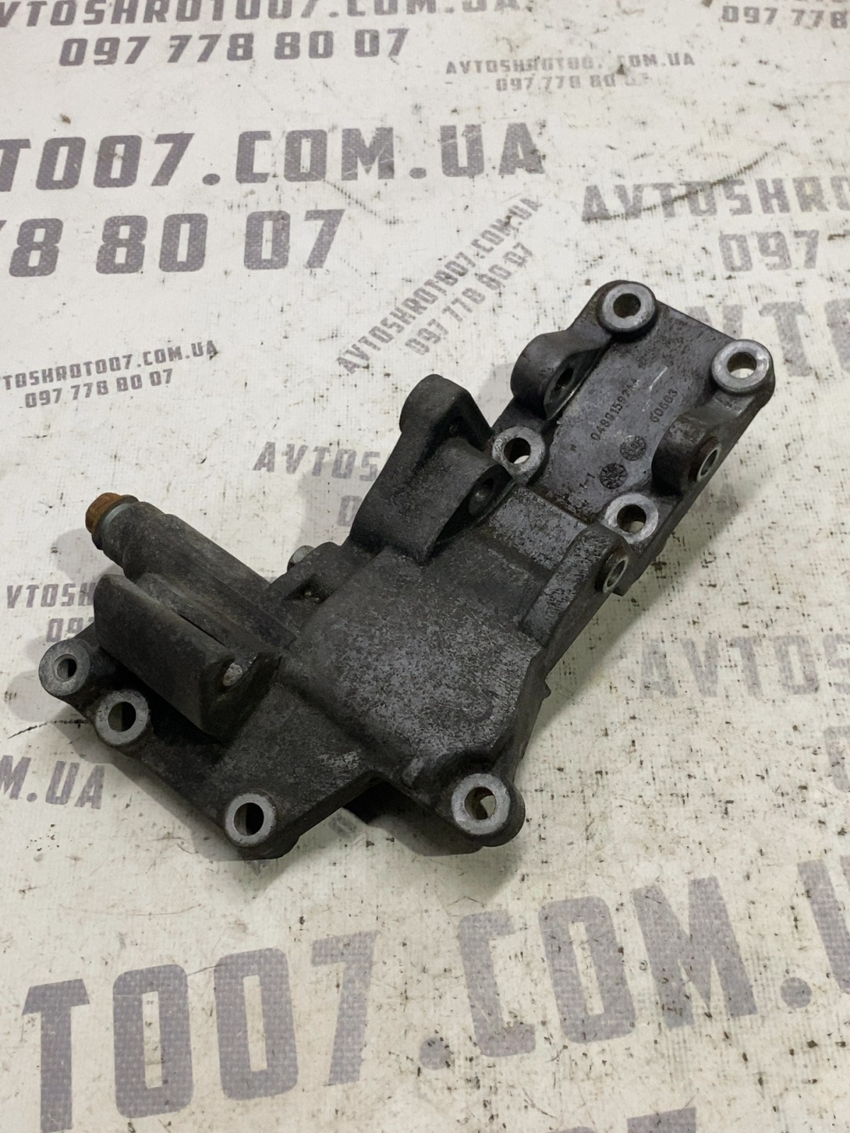 Кронштейн генератора Jeep Compass MK 04891592AA фото 2