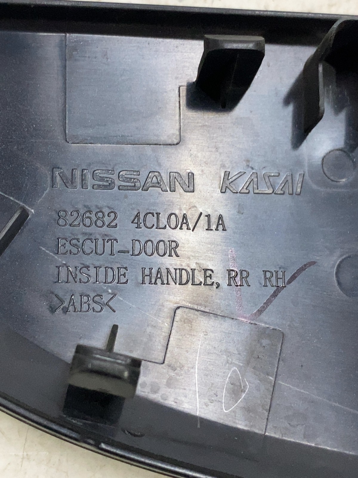 Накладка салону права Nissan Rogue T32 (13-20) 826824CL0A
