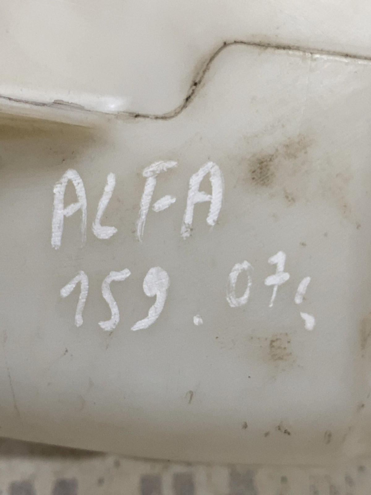 Бачок омивача лобового скла Alfa Romeo 159 (05-11)