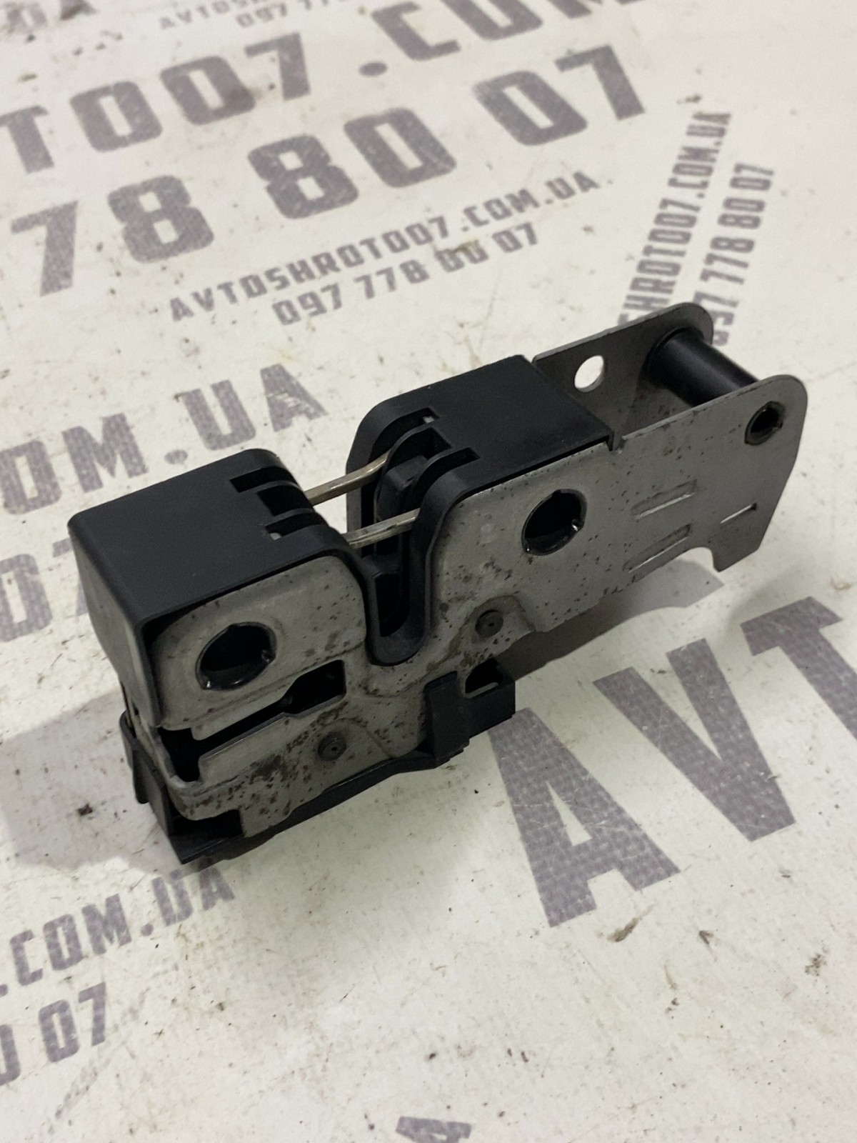Замок капота Volkswagen Passat CC 35 OE 3C1823187