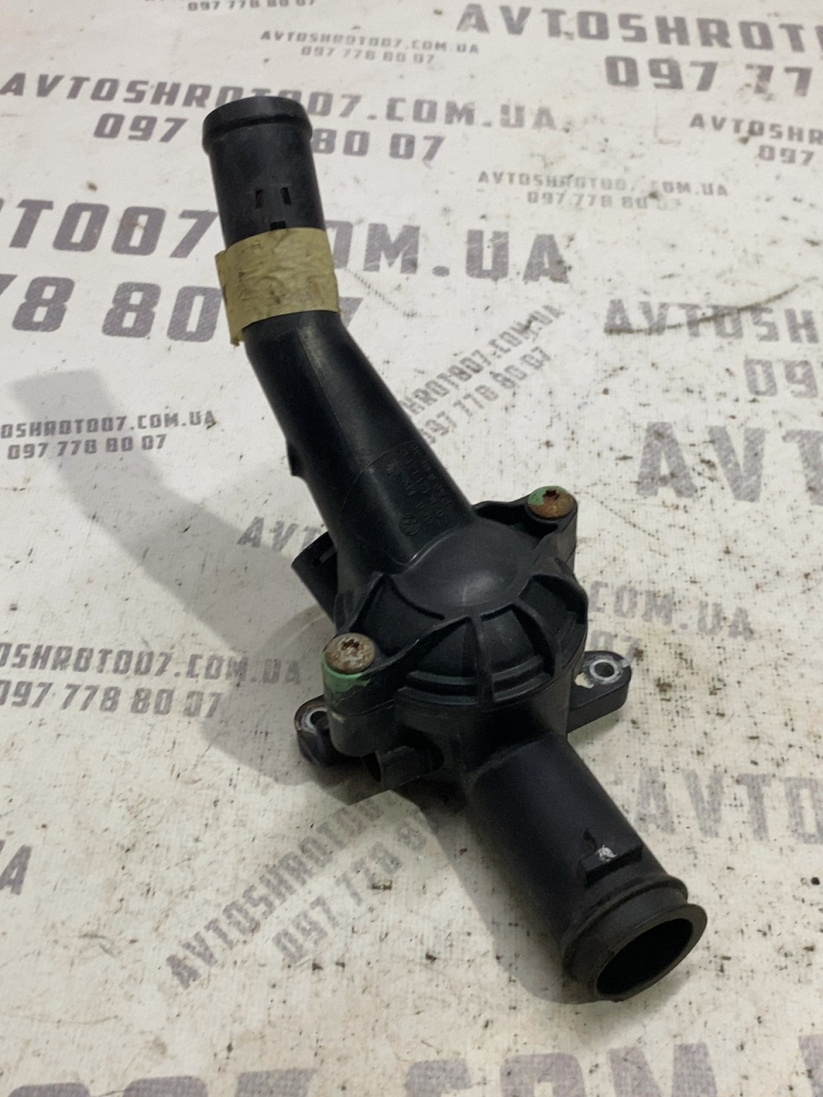 Корпус термостата Volkswagen Jetta 6 (10-18) 07K121117C