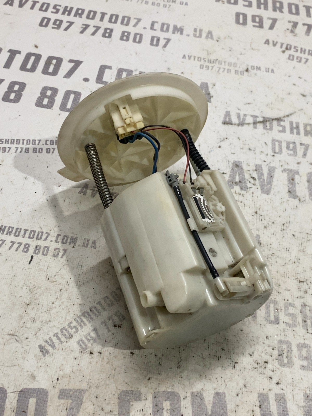 Паливний насос Jeep Patriot MK OEM 05147015AA