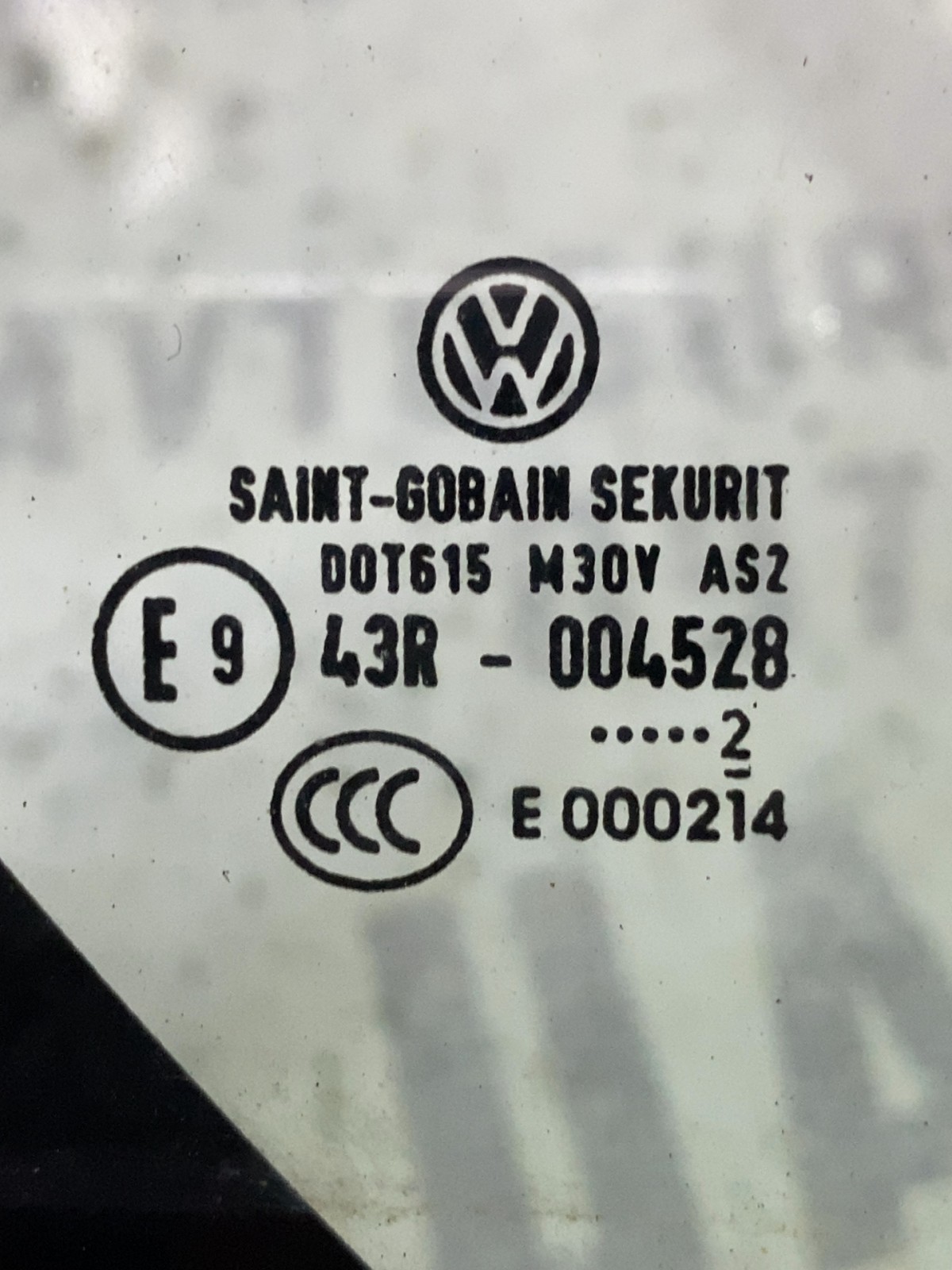 Скло дверей Volkswagen Jetta 6 OE 5C6845214