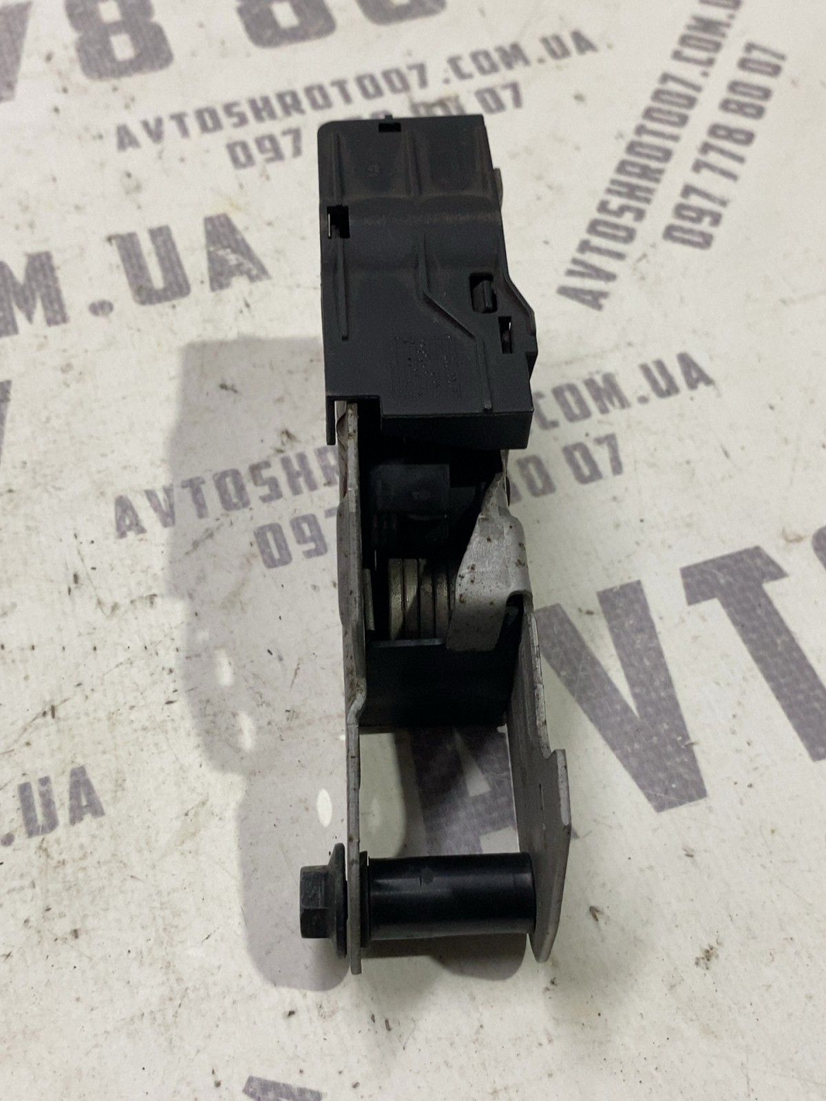 Замок капота Volkswagen Passat CC 35 OE 3C1823187