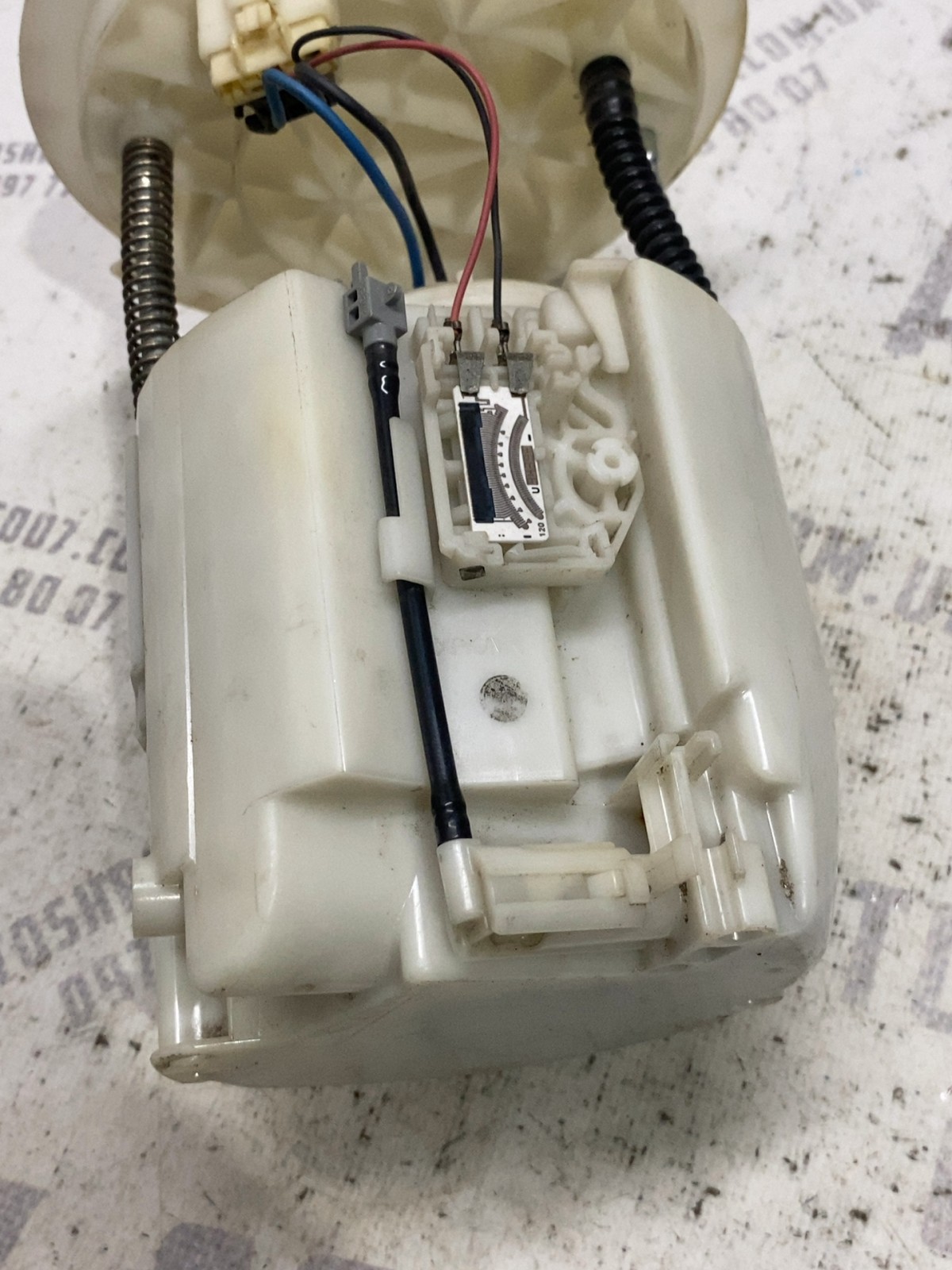 Паливний насос Jeep Patriot MK OEM 05147015AA