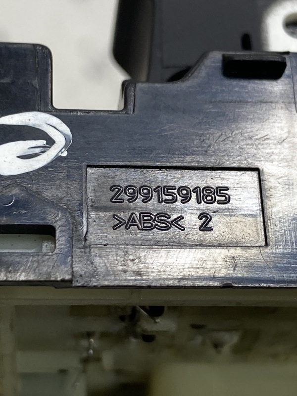 Кнопка склопідіймача задня права Hyundai Elantra 6 299159185