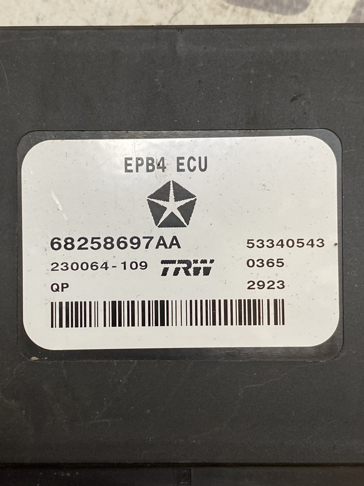 Блок керування ручним тормозом Jeep Cherokee KL 68258697AA