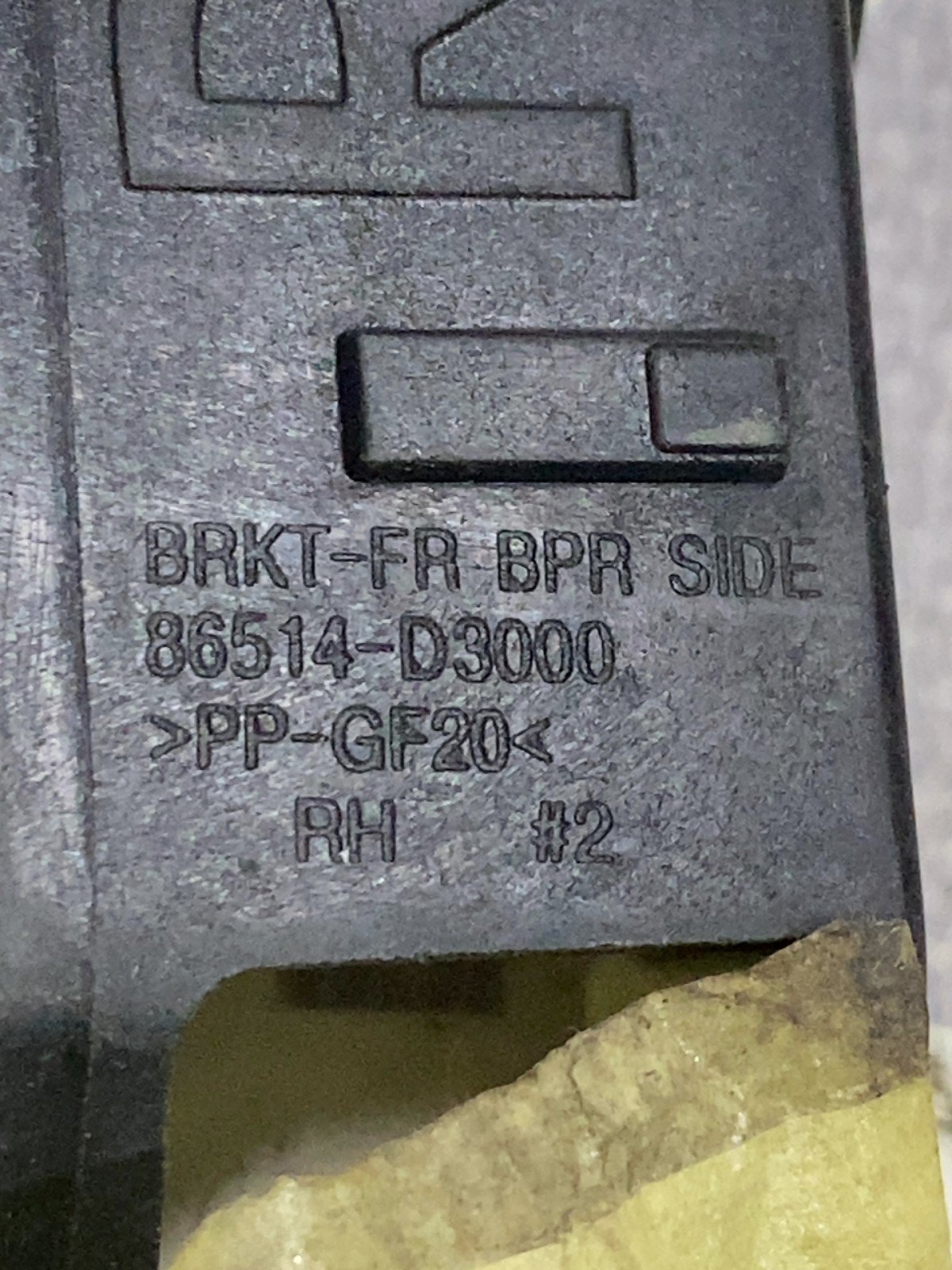 Кронштейн бампера перед правий Hyundai Tucson TL 86514D3000
