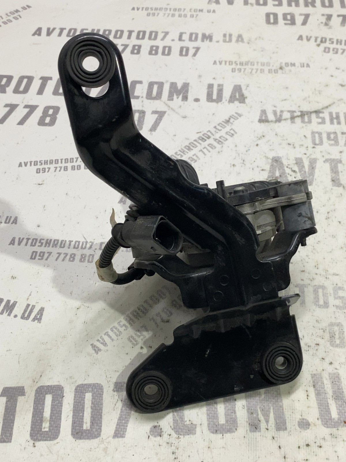 Кронштейн Volkswagen Passat CC 35 (08-17) 3C0906617