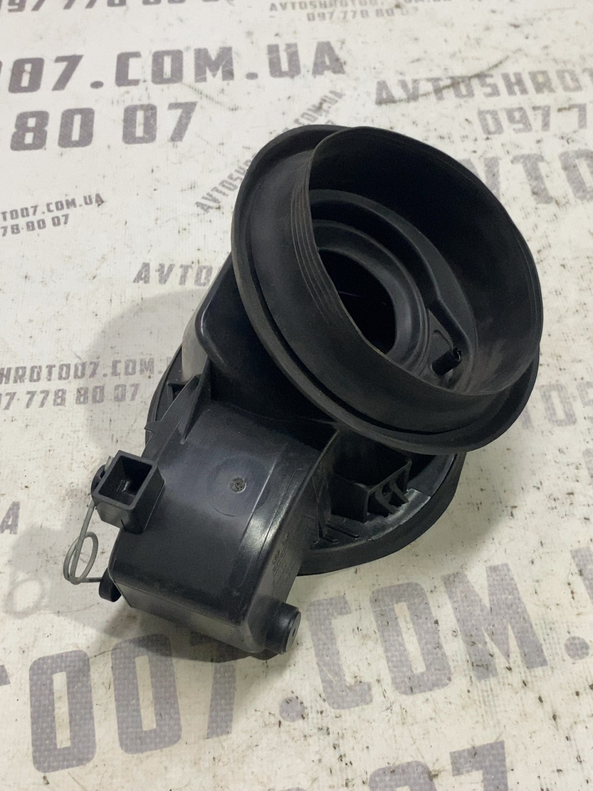 Лючок бака Ford Escape 3 (12-19) CV44S27936AC